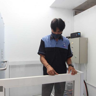 Service ลิฟท์บ้านแบบครึ่งท่อน ที่ โรงแรม Hill Fresco พัทยา