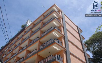 ผลงานการติดตั้งลิฟท์บ้านแบบครึ่งท่อน ที่ โรงแรมบลูสกาย (พัทยาเหนือ)