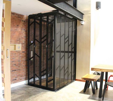 ผลงานติดตั้งลิฟท์บ้าน 4 ชั้น ที่ Pannana Hostel