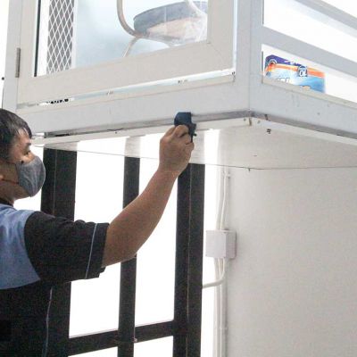 Service ลิฟท์บ้านแบบครึ่งท่อน ที่ โรงแรม Hill Fresco พัทยา