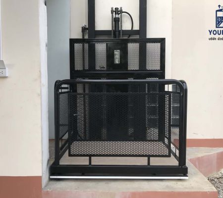 ลิฟท์ครึ่งท่อนสำหรับรถเข็นผู้พิการ