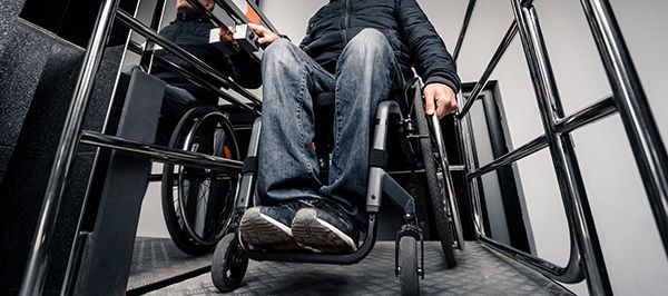 ลิฟท์สำหรับผู้พิการ หรือทุพพลภาพ และคนชรา