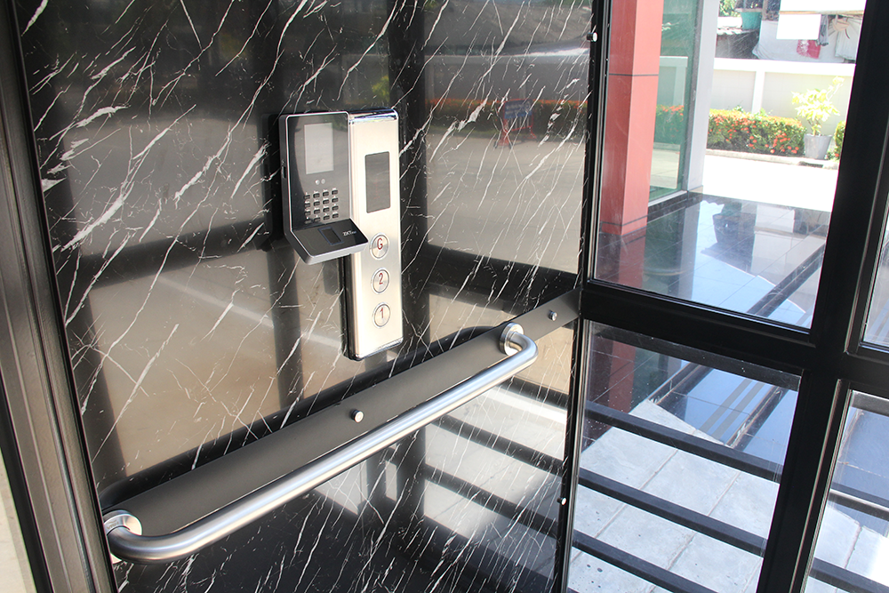 โชว์รูมพร้อมลิฟท์ตัวอย่าง